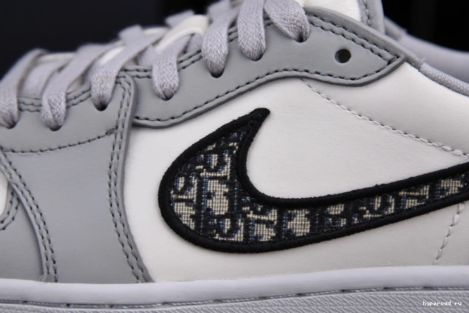 1 LOW shoe X CN8607-002 (DR OG box) JORDAN DR 0522